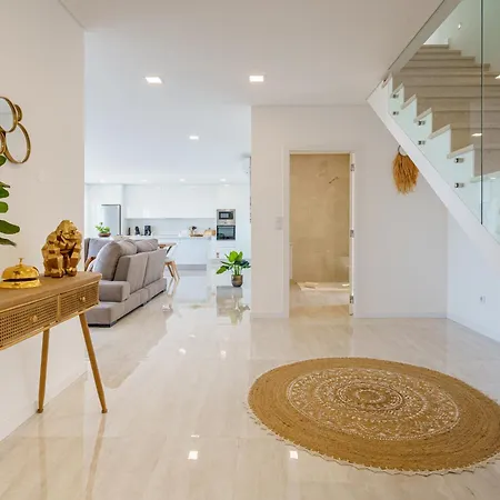 Axess With Panoramic Ocean View לוריניה