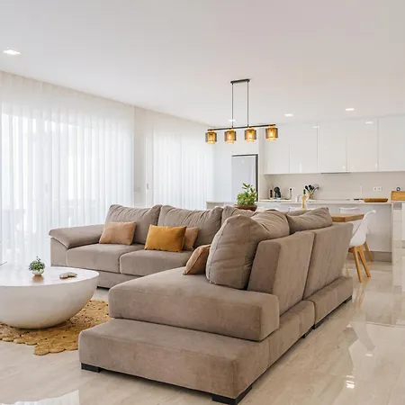 Axess With Panoramic Ocean View לוריניה