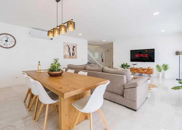 Axess With Panoramic Ocean View