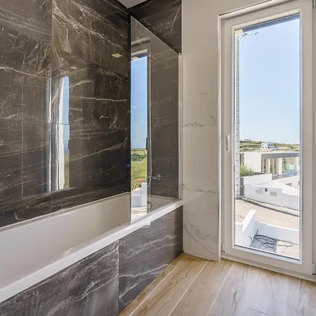 Axess With Panoramic Ocean View ロウリニャン