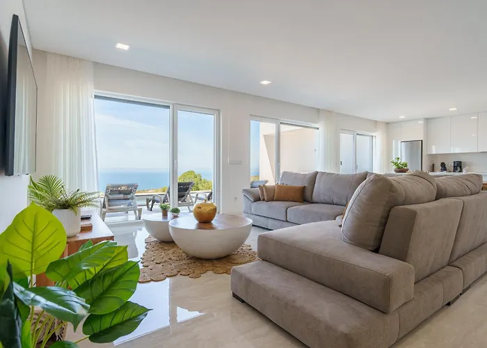 Axess With Panoramic Ocean View